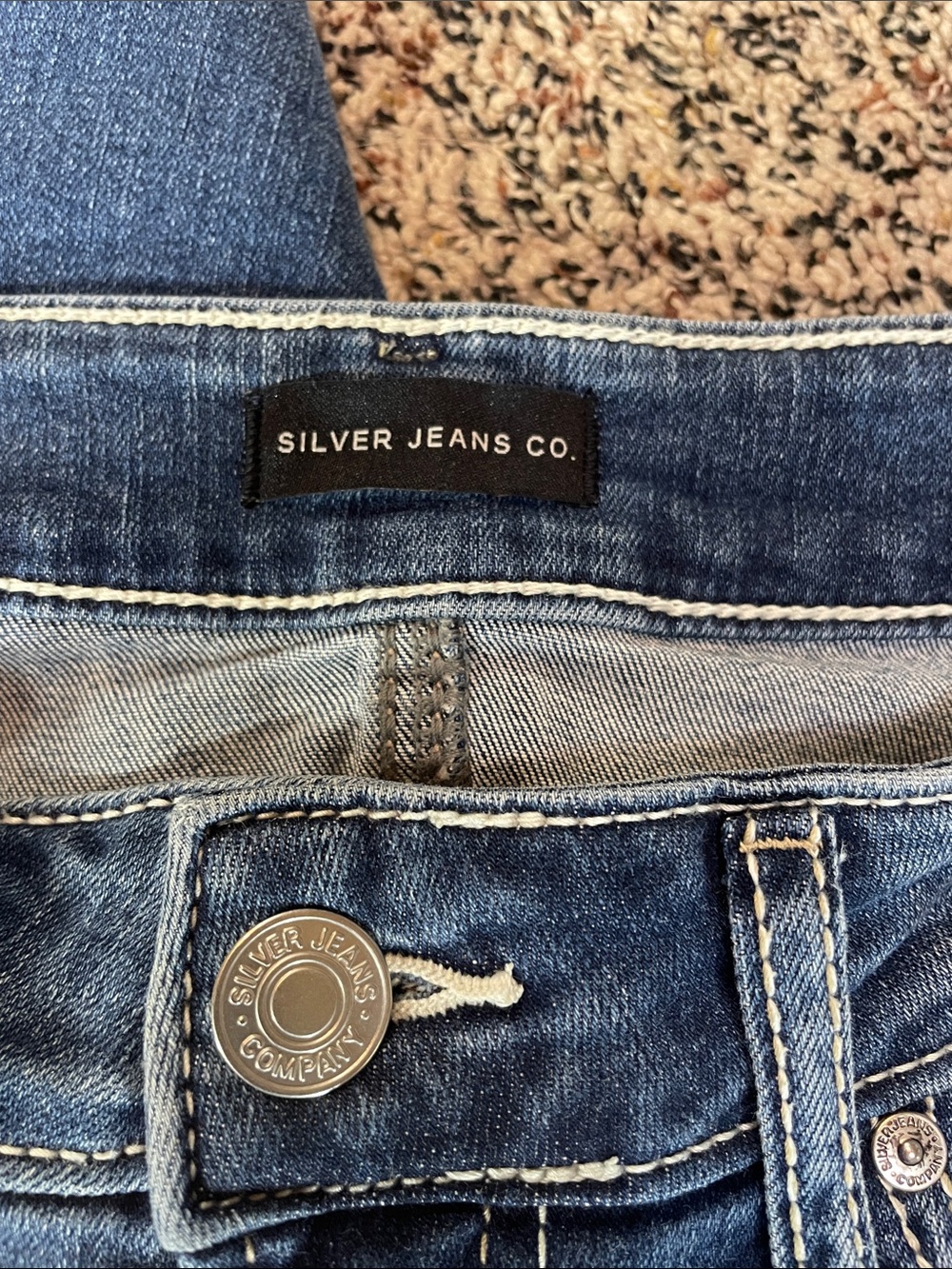 Silver Jeans Britt Capri Straight-Leg Cut Off Ankle Blue Jeans Size 32 | EUC - Picture 6 of 8